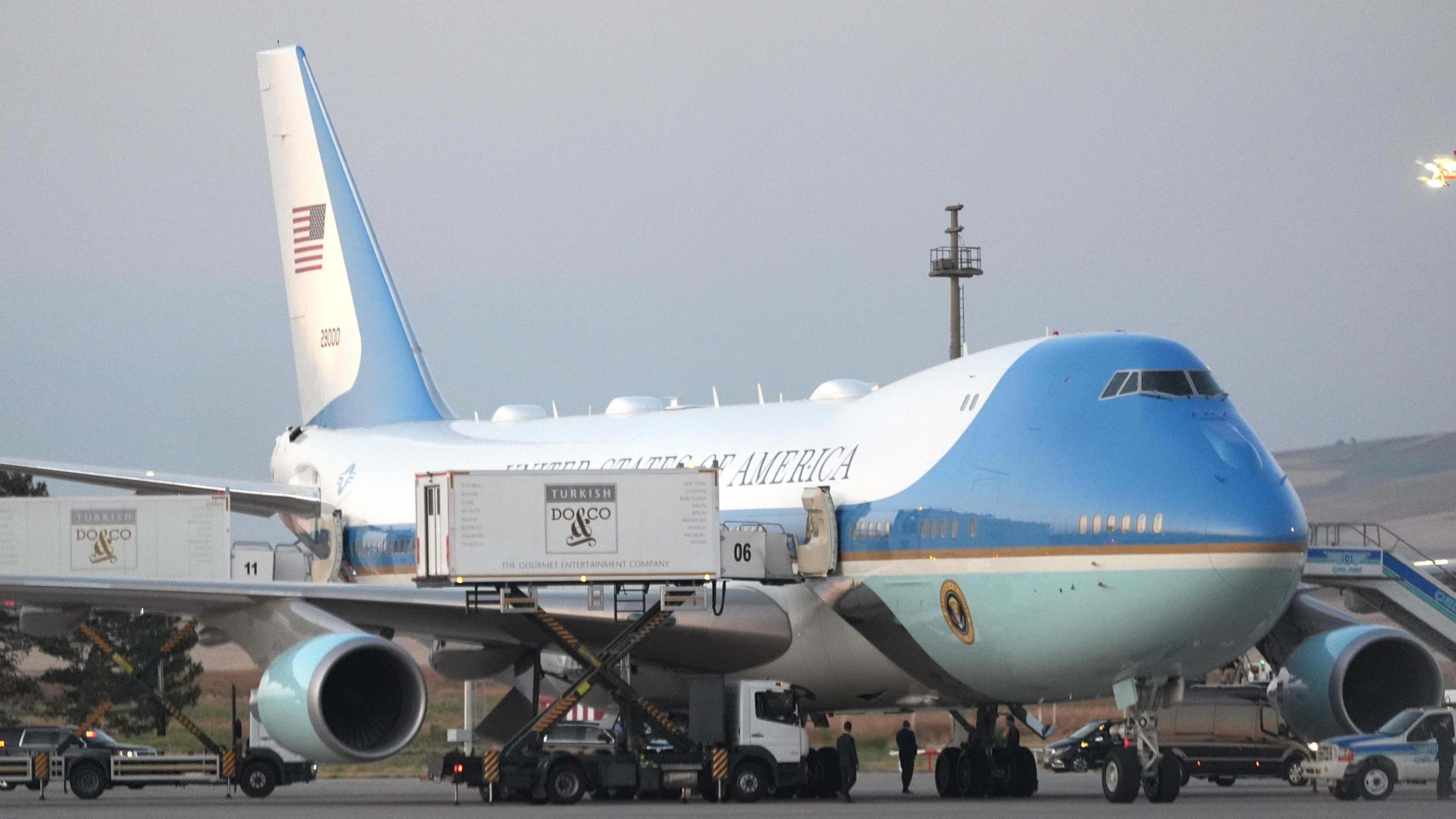 President Trump's Secret Plane Swap: Inside the Decoy Operation