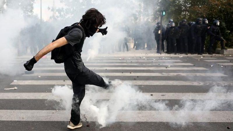 Students Take to the Streets in France: Tear Gas & School Protests