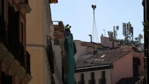Tragic Collapse in Madrid: Four Lives Lost