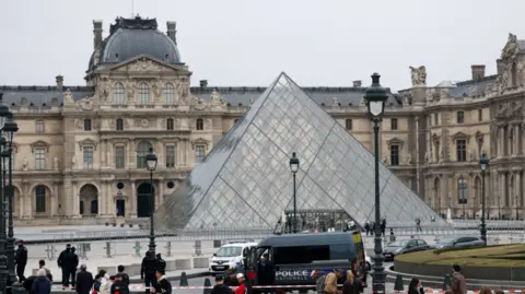 Louvre Heist: Not the Work of Mastermind Criminals!