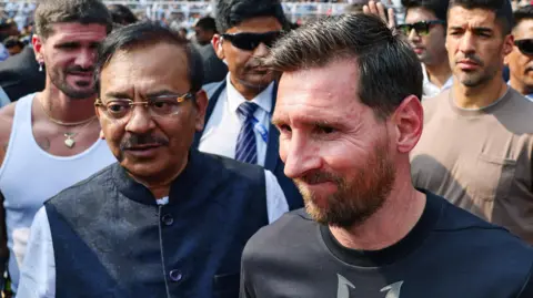 Messi Fans Clash with Security in Kolkata: Chaos Erupts!