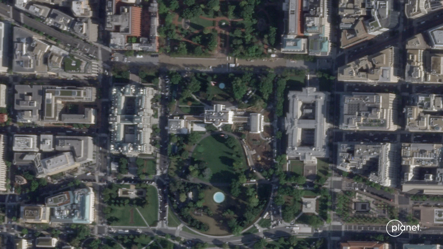 White House East Wing Goes Under the Wrecking Ball!