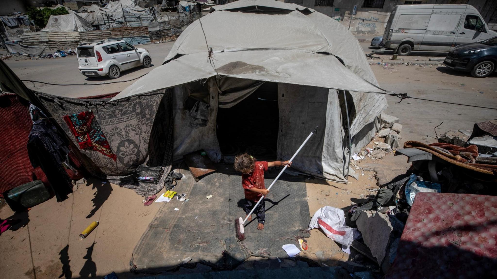 Peace envoy warns Gaza ceasefire could be a “point of no return” amid Israeli strikes