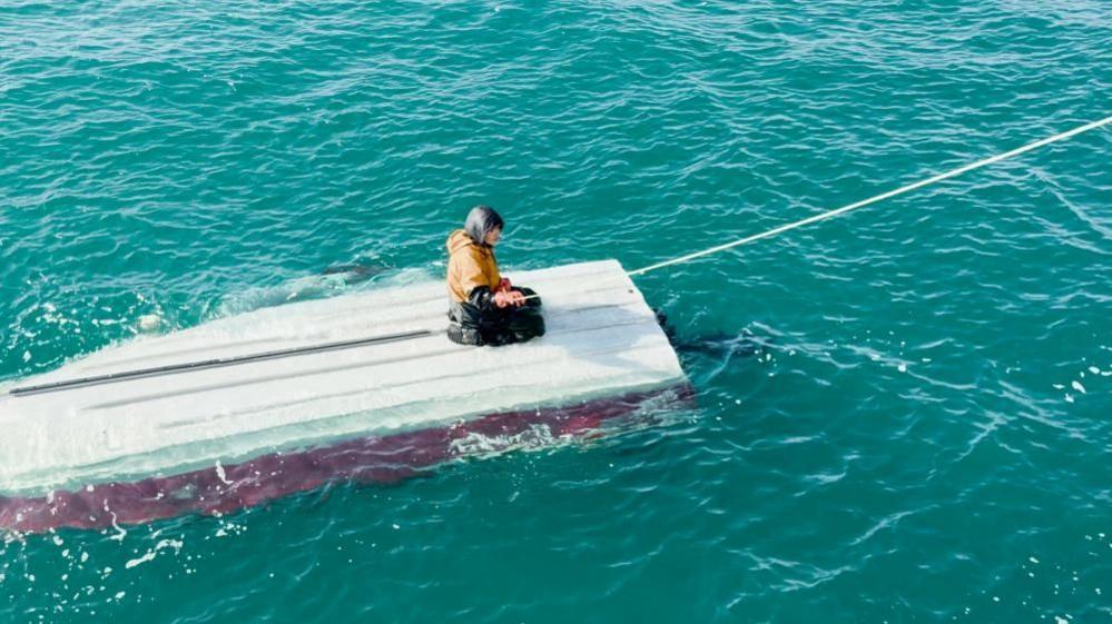 Teen Survives 3‑Day Standoff on Alaska’s Bering Sea