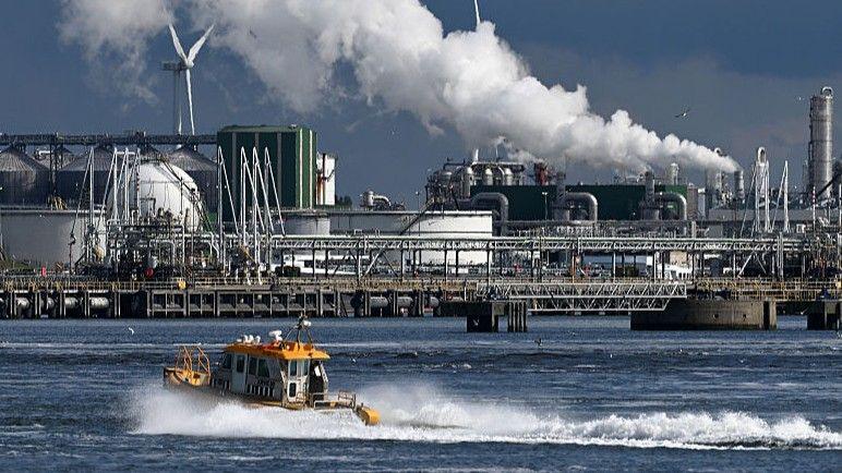 Rotterdam Port Faces Crunch to Go Green