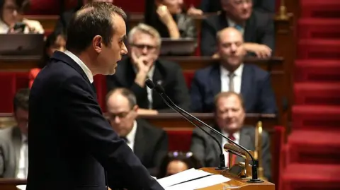 French PM Proposes Temporary Halt to Pension Reform Amid Government Crisis