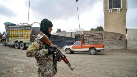 Taliban Confirms Border Attacks on Pakistan: Escalation in Tensions