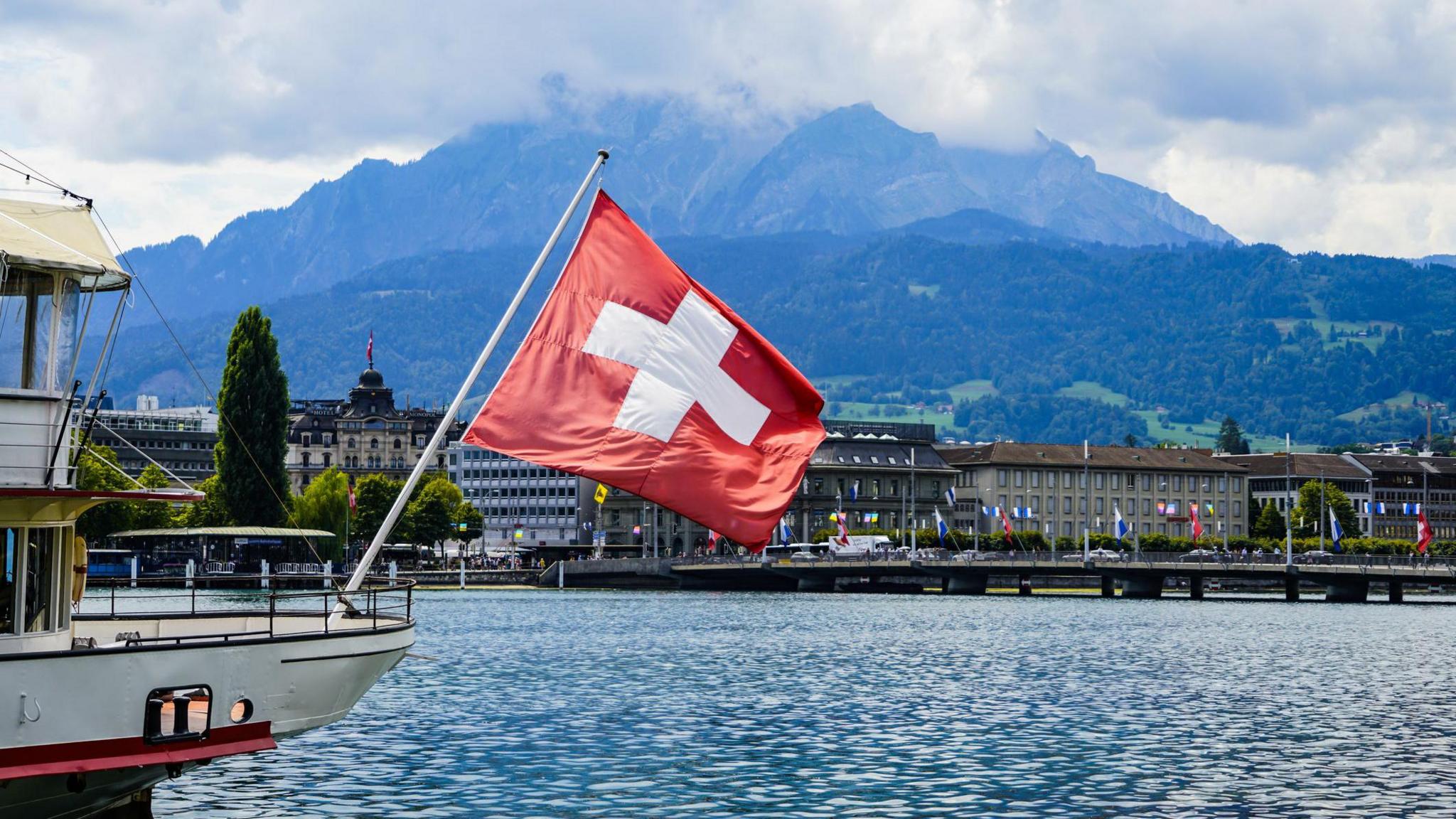 Brits Get Free Roaming and Fast‑Track Airport Access in Switzerland