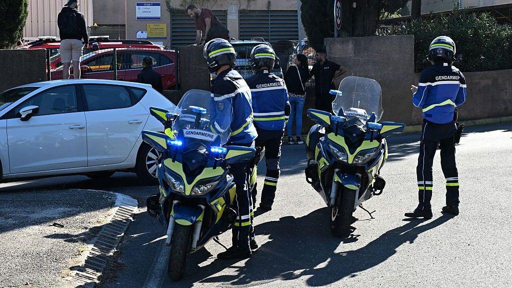 Police officers arrive at Lakanal middle school