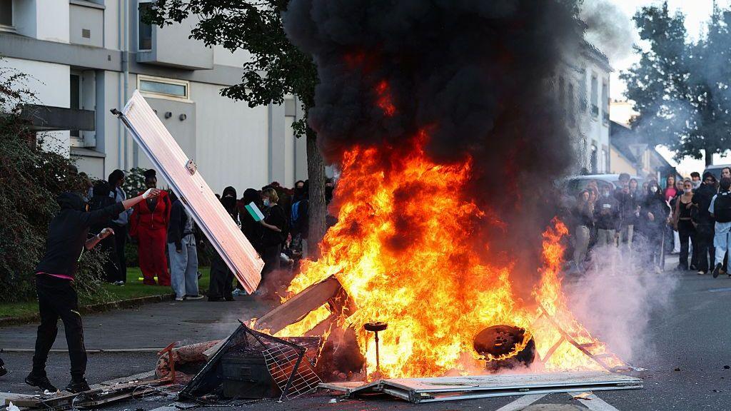 Fire, Fights, Students: France’s School Strike Rises Up
