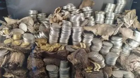 French Museum Heist: 2,000 Coins Stolen Amidst Thefts