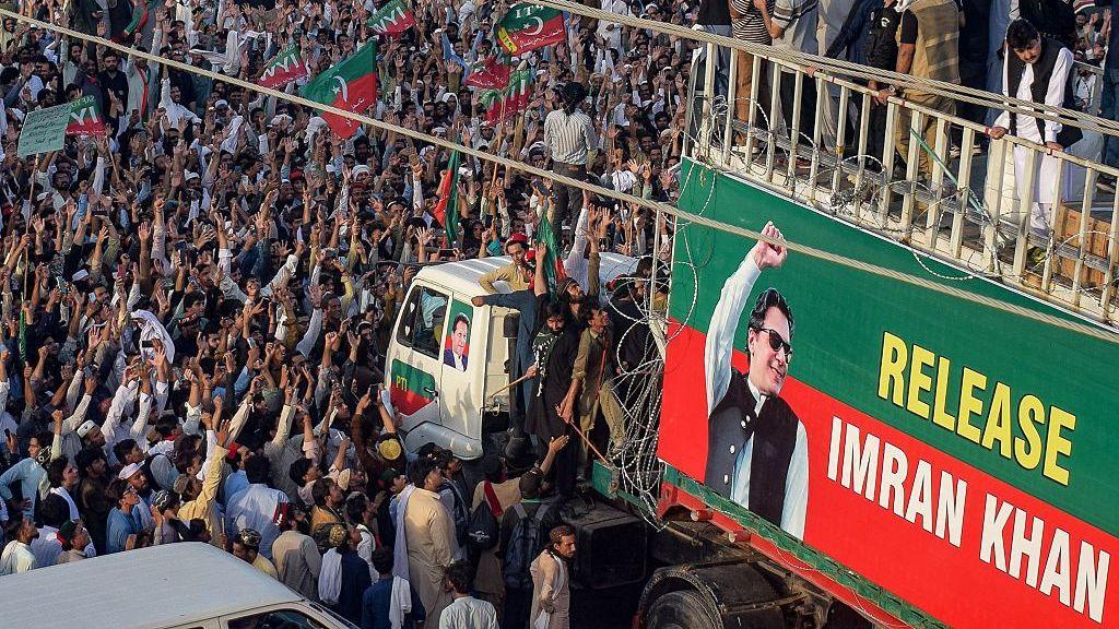 Rebel Rallies: Thousands March for Pakistan’s Jailed Ex‑PM Imran Khan